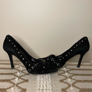 BCBG pumps